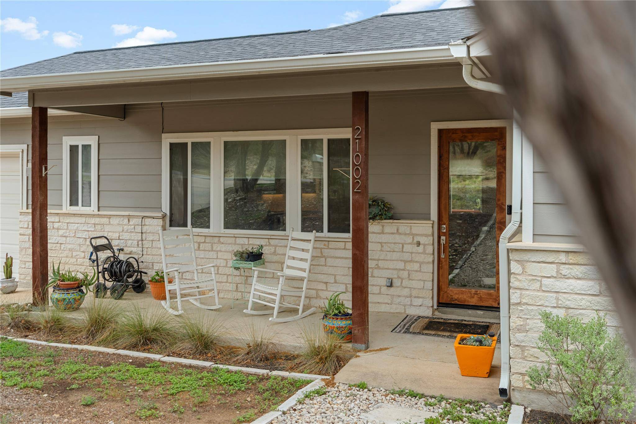 21002 Brewer LN, Lago Vista, TX 78645
