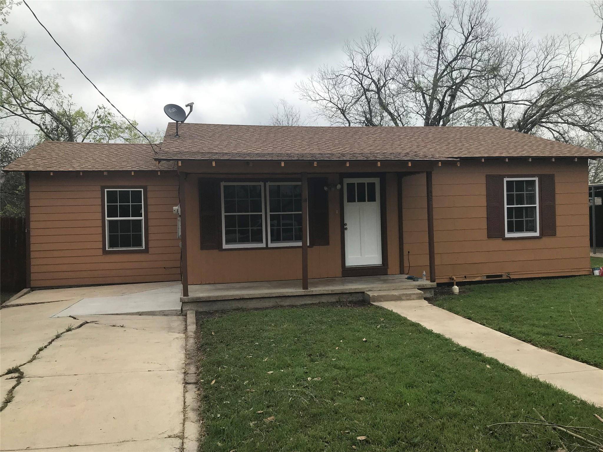 1402 Grace ST, Taylor, TX 76574