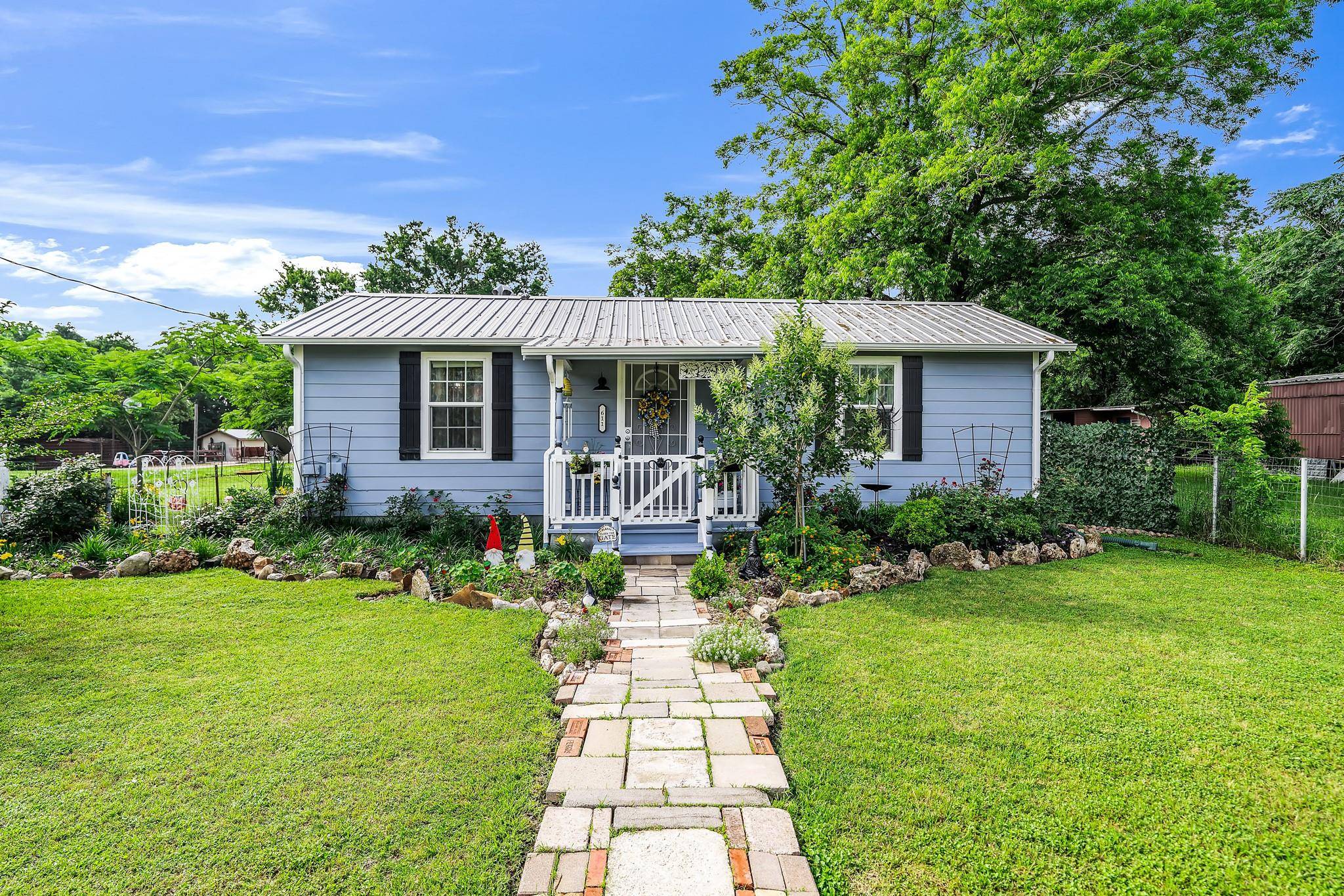 611 North Ave, Rockdale, TX 76567