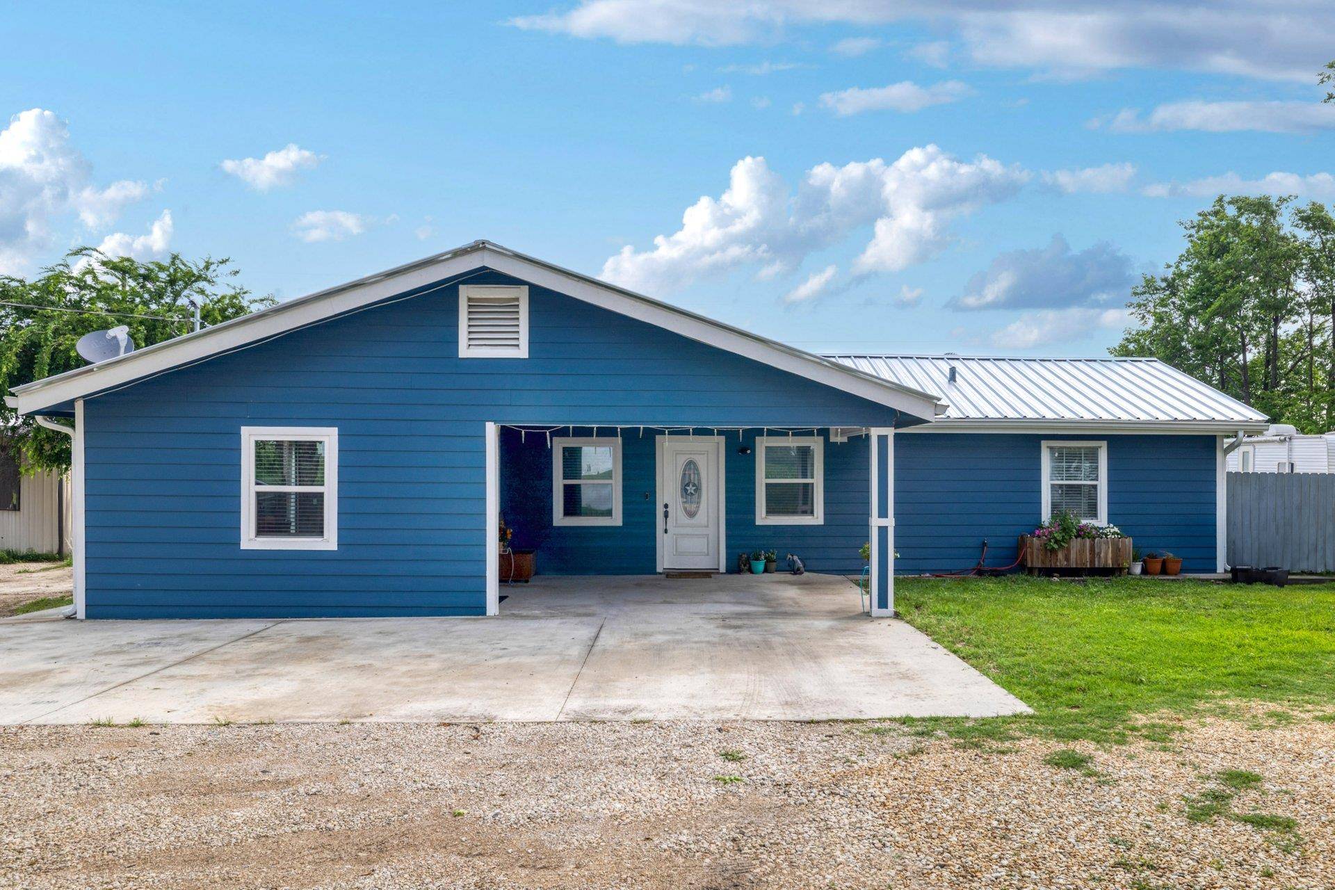 5902 N Main ST N, Taylor, TX 76574
