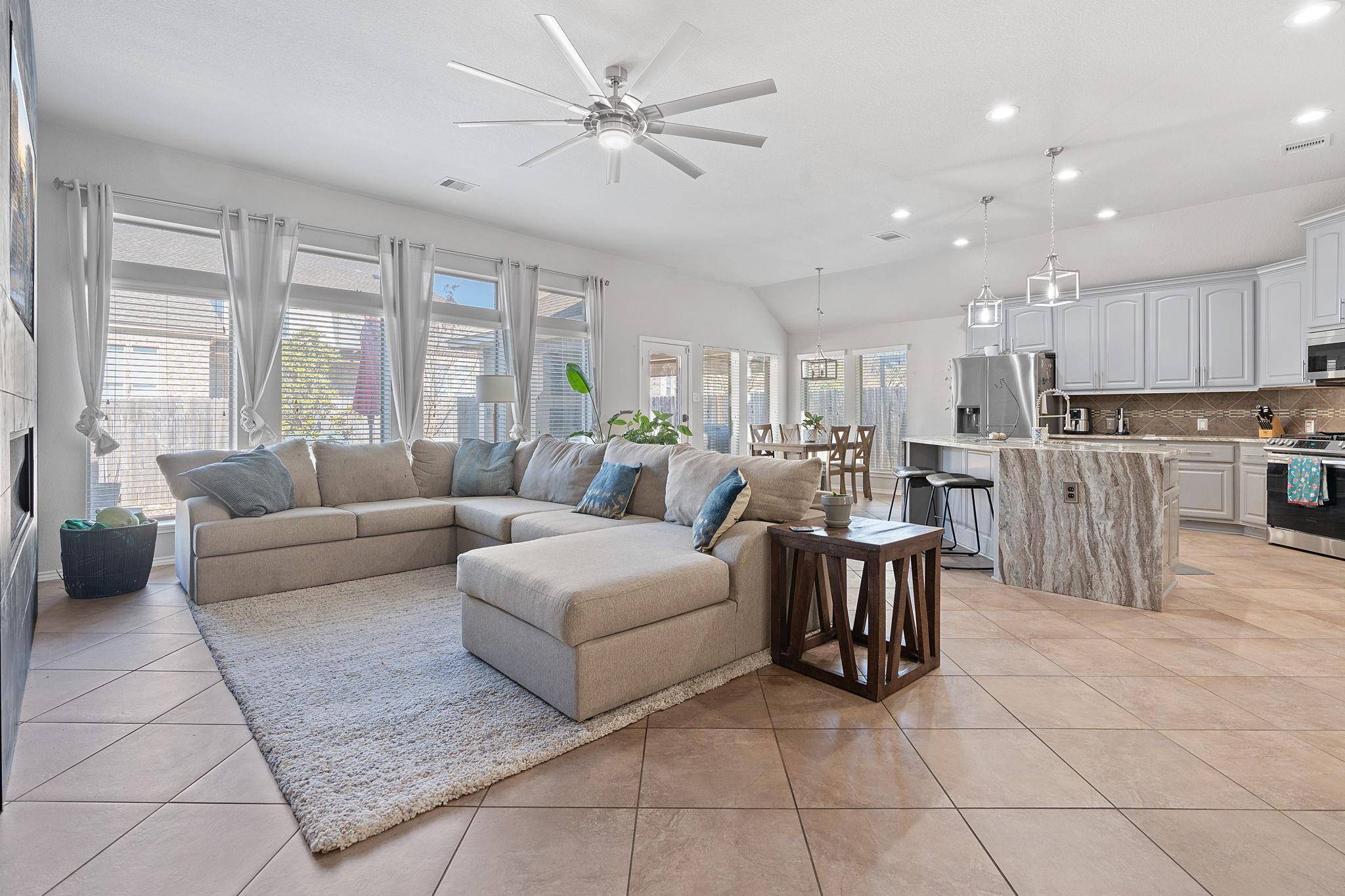 1104 Whitemoss DR, Hutto, TX 78634