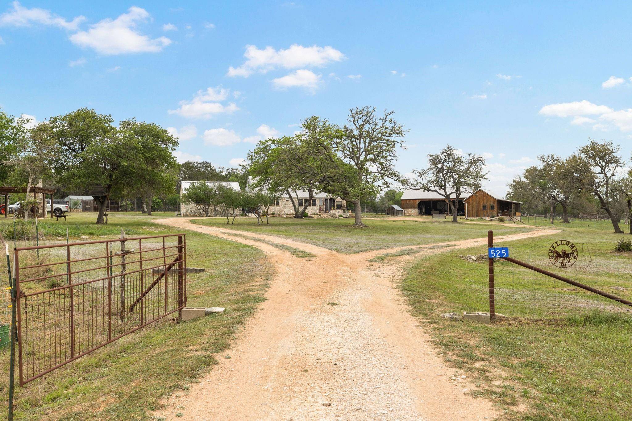 525 Watchman WAY, Fredericksburg, TX 78624