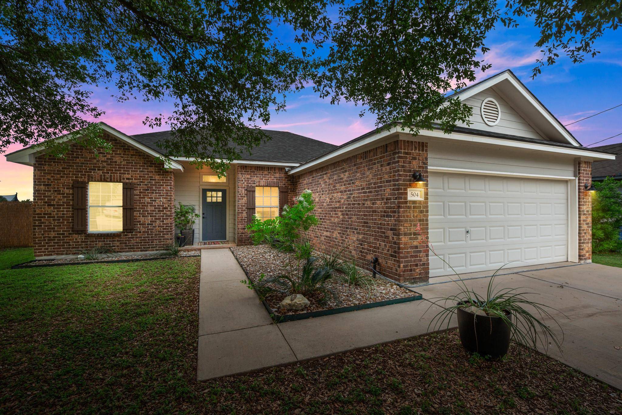 504 Lydia LN, Thrall, TX 76578