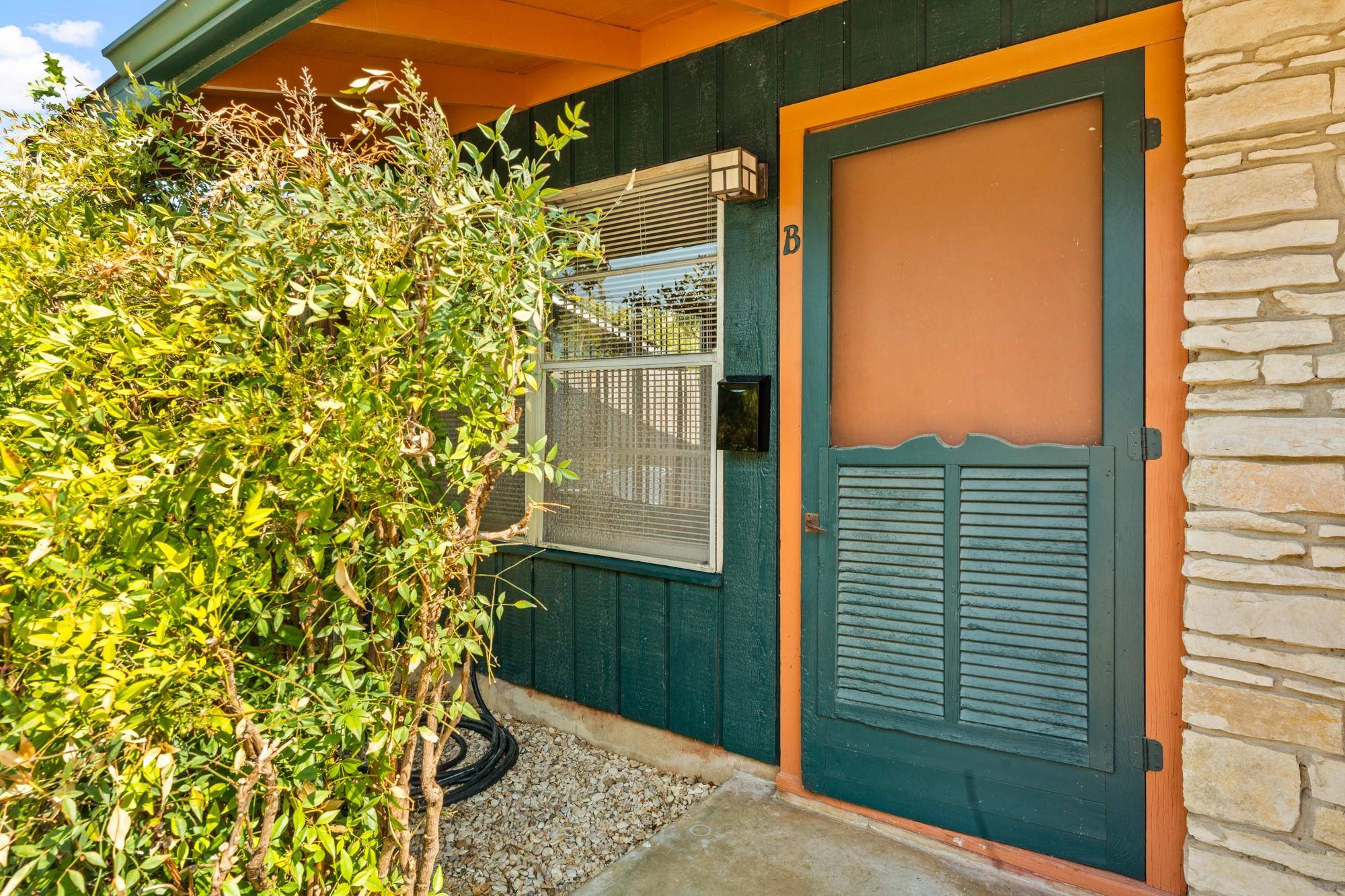 2004 Pasadena DR #B, Austin, TX 78757