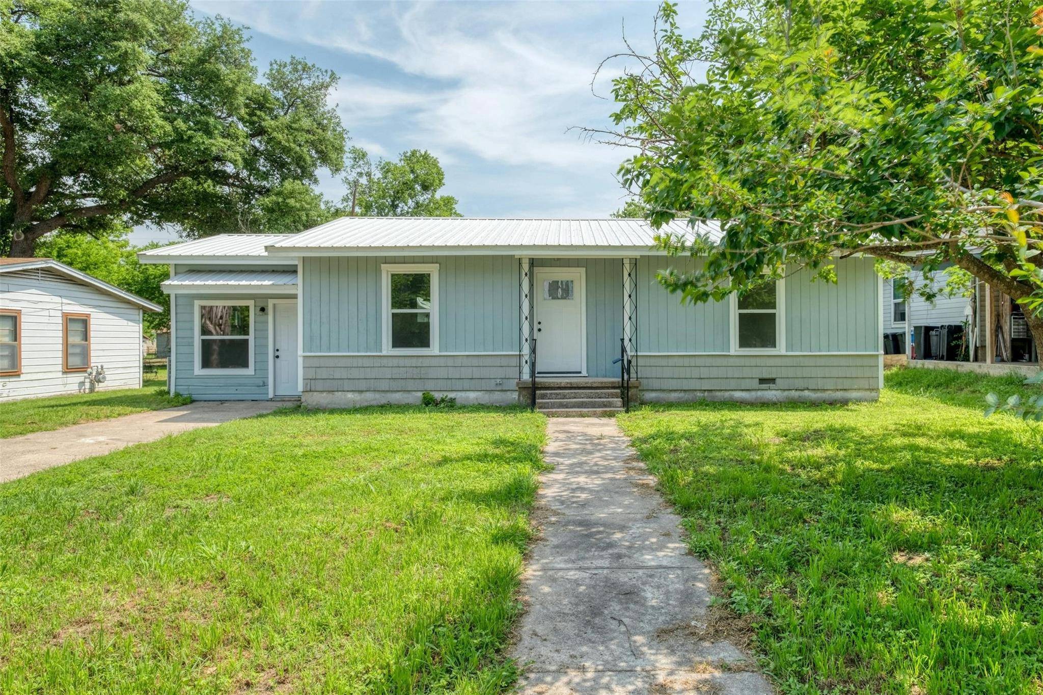 708 Dyer ST, Rockdale, TX 76567