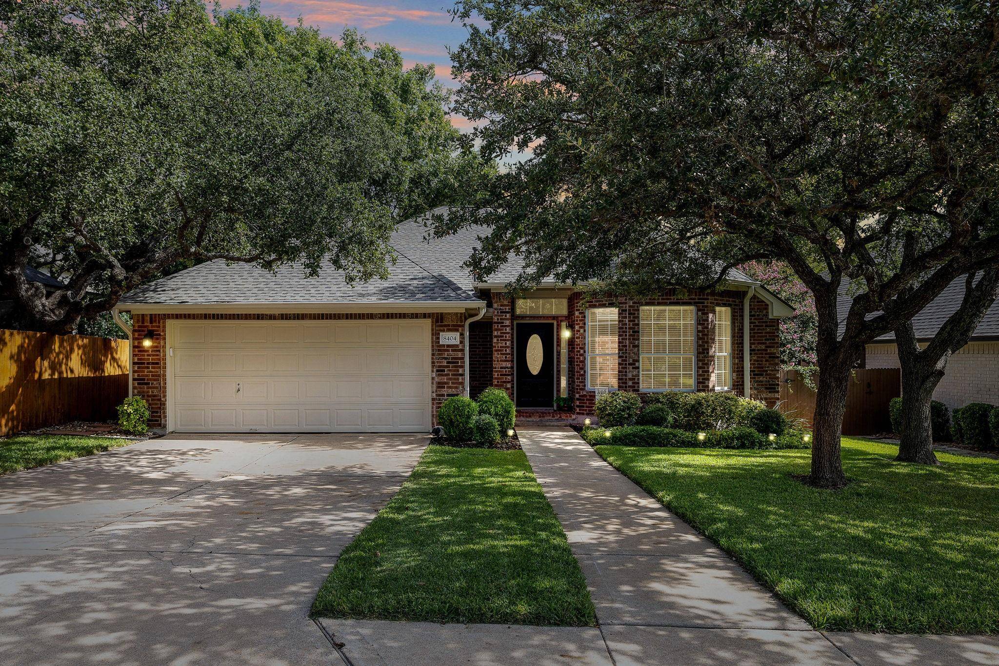 8404 Laughing Water LN, Round Rock, TX 78681
