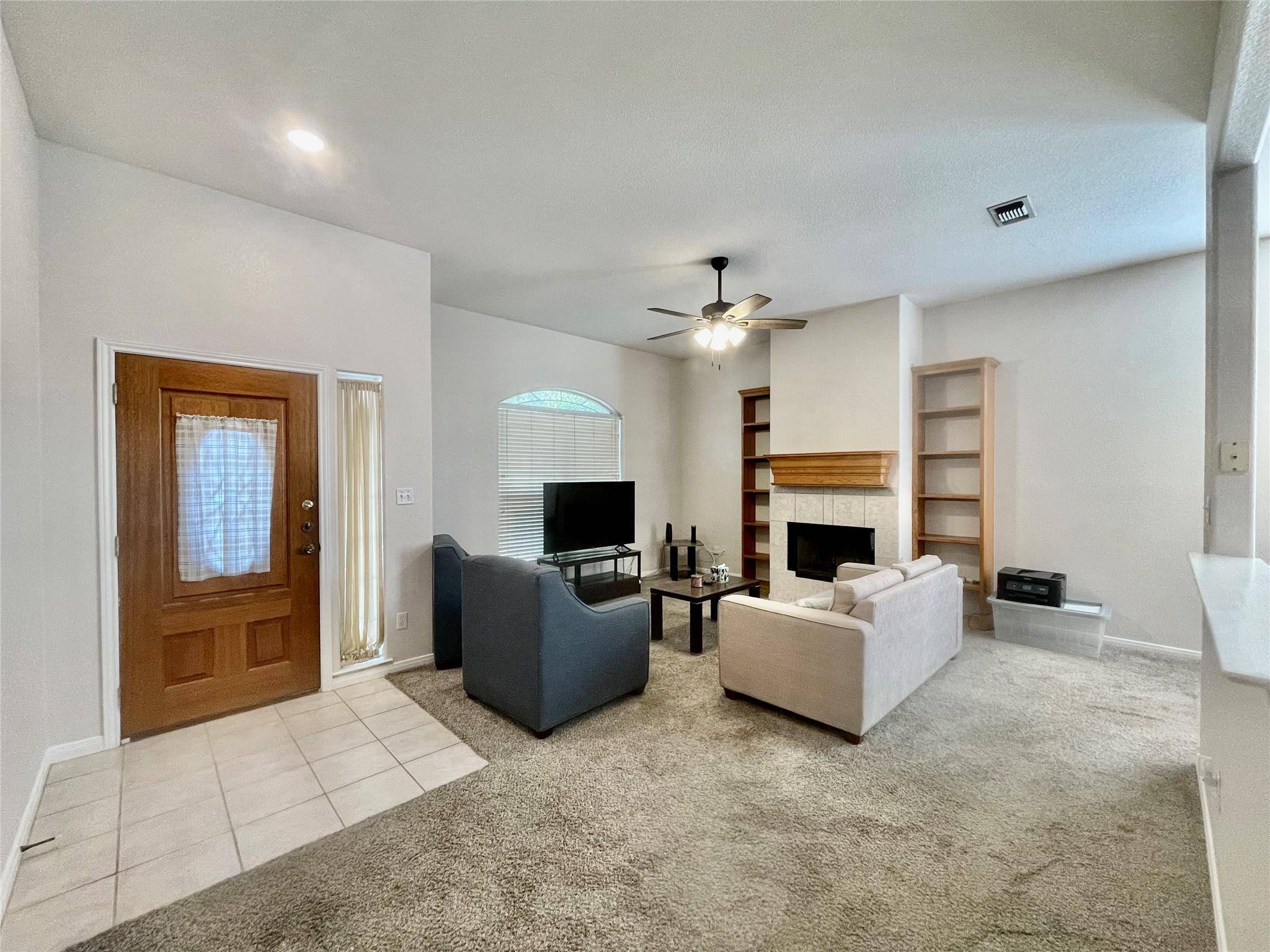 1206 Debbie CT, San Marcos, TX 78666