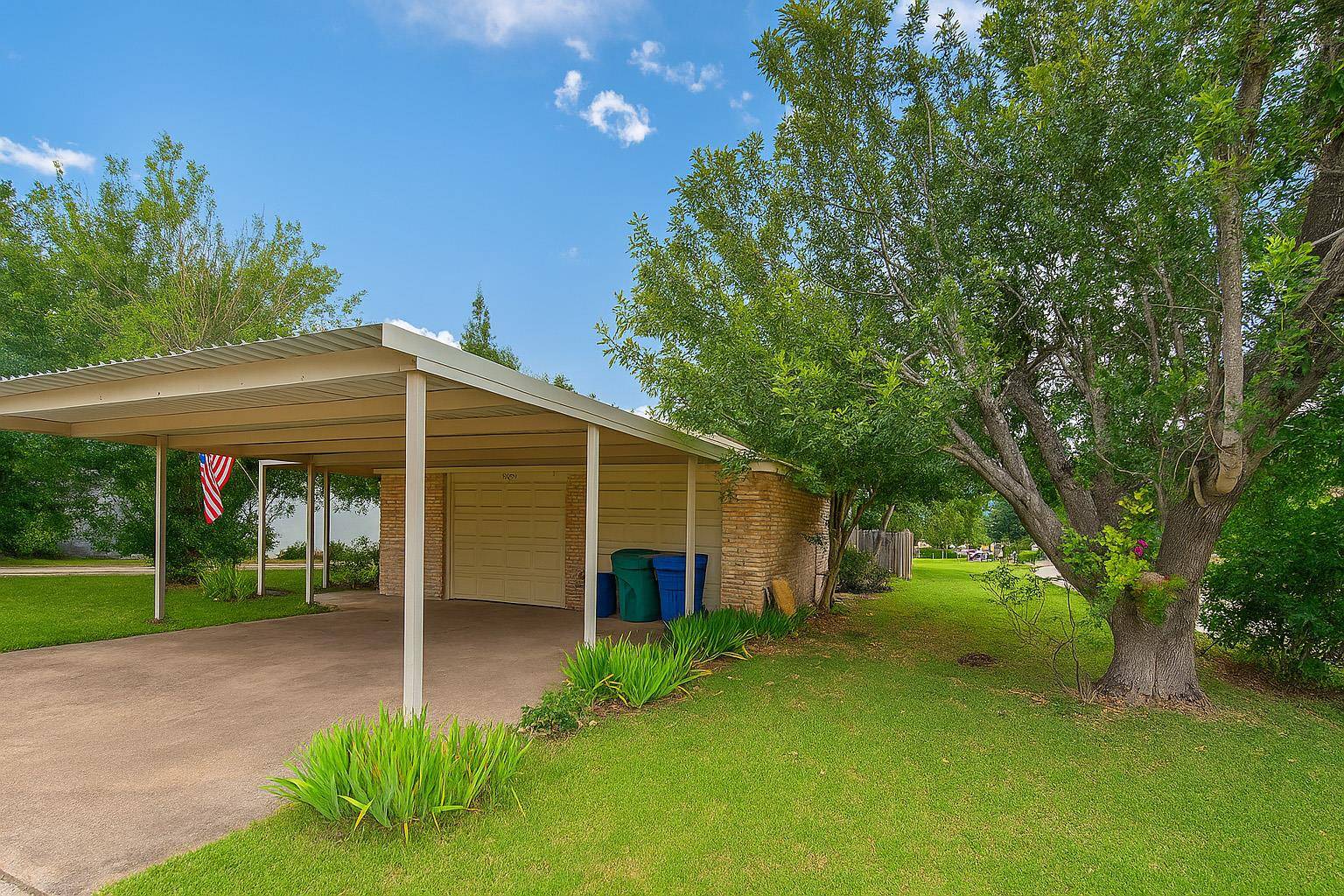 2705 Smith Ave, Taylor, TX 76574