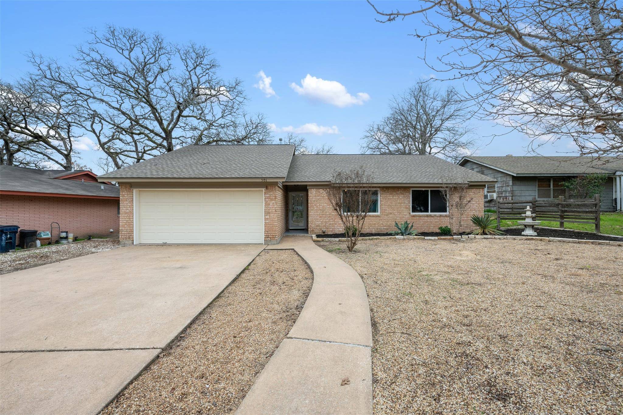 501 Calhoun DR, Rockdale, TX 76567