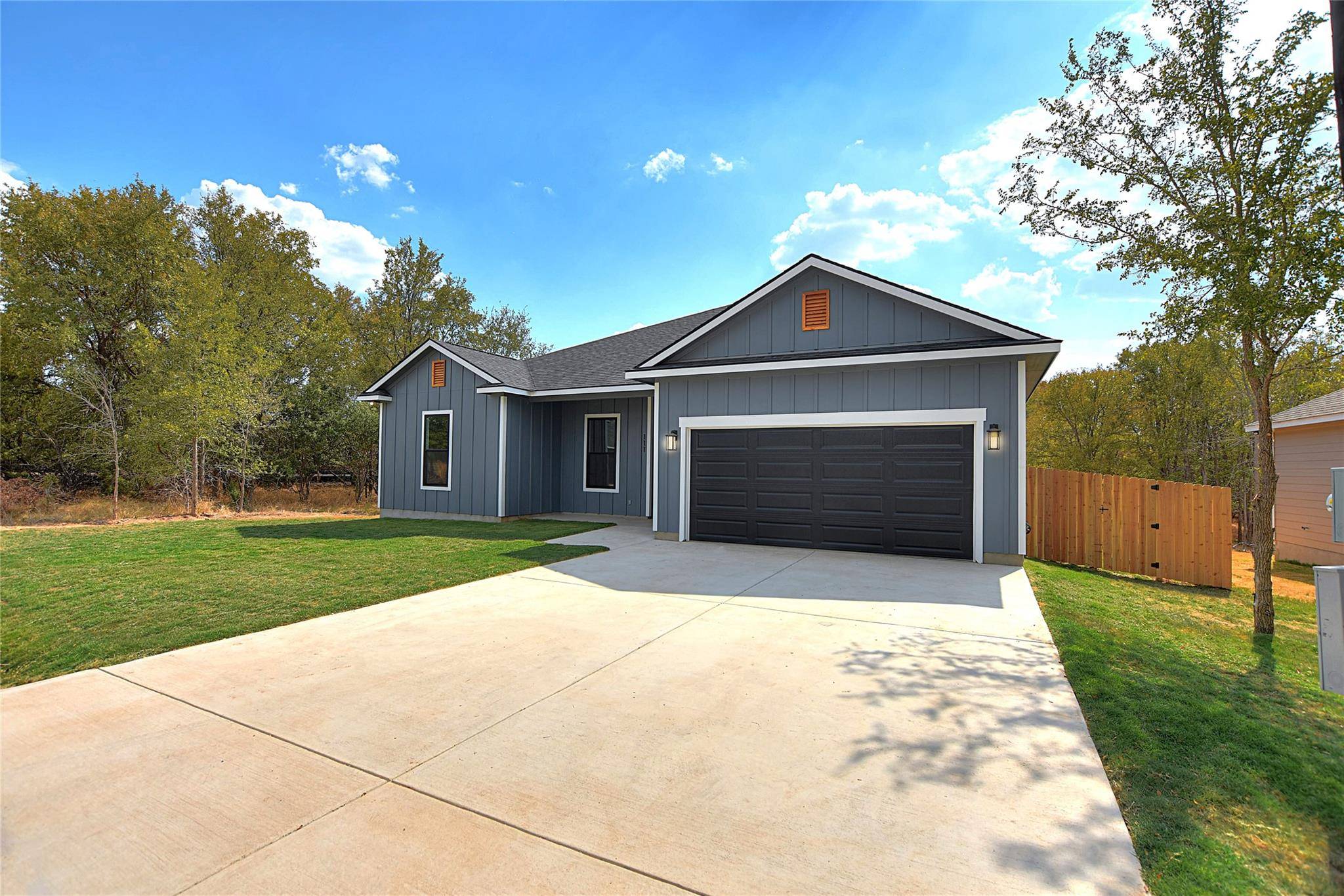111 E Keomuku LN, Bastrop, TX 78602