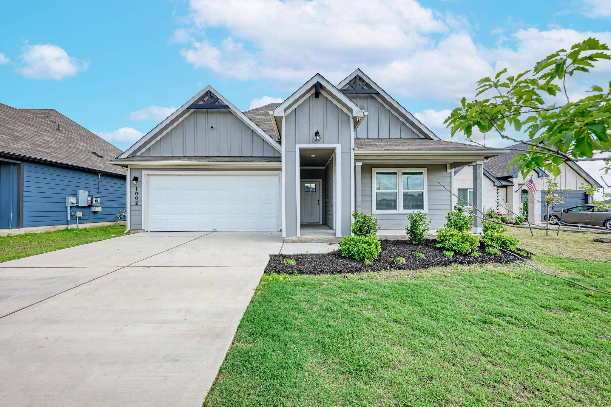 1002 Austin Bayou DR, Hutto, TX 78634
