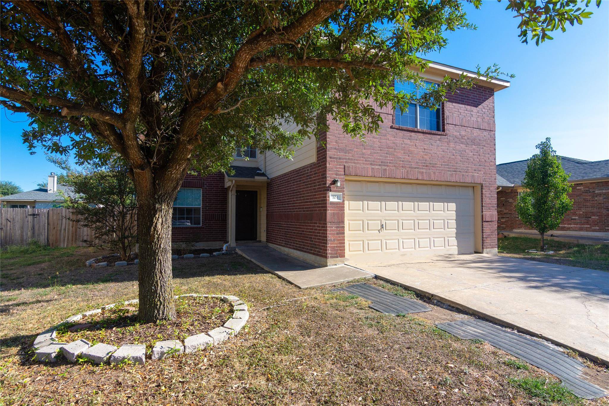 104 Phillips ST, Hutto, TX 78634