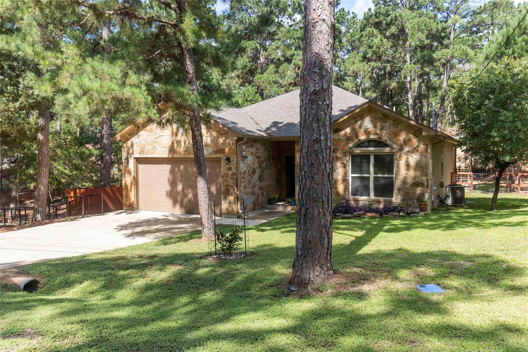 182 Papawai DR, Bastrop, TX 78602