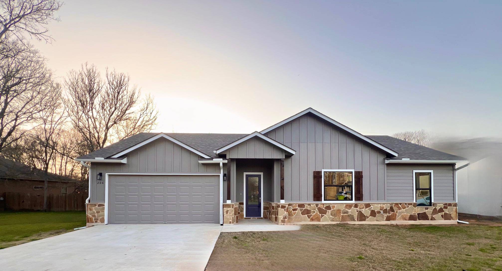 206 Waikakaaua DR, Bastrop, TX 78602