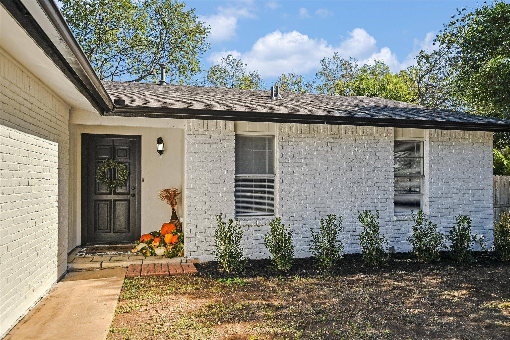621 Buckskin DR, Round Rock, TX 78681