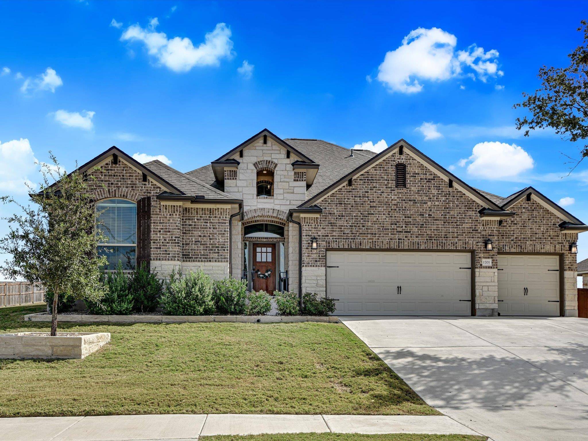 1701 Meadow Crest DR, Salado, TX 76571