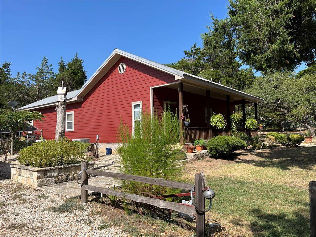 1406 County Road B, Lexington, TX 78947