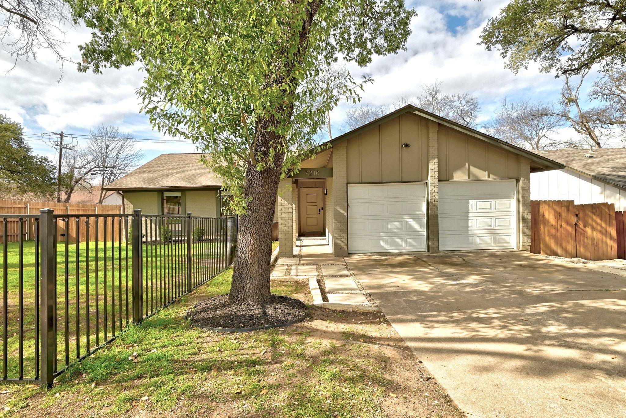 7210 Towering Oaks DR, Austin, TX 78745