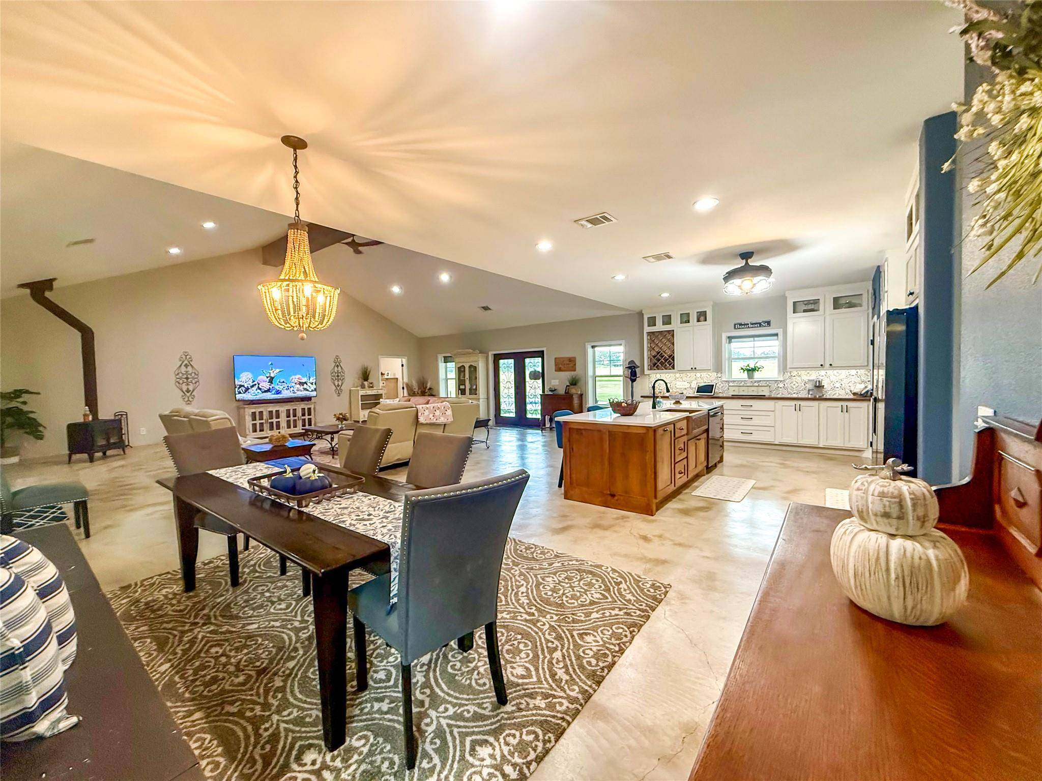 6009 County Road 326, Lexington, TX 78947
