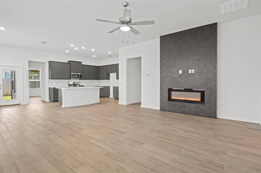 141 Acadia DR, Kyle, TX 78640