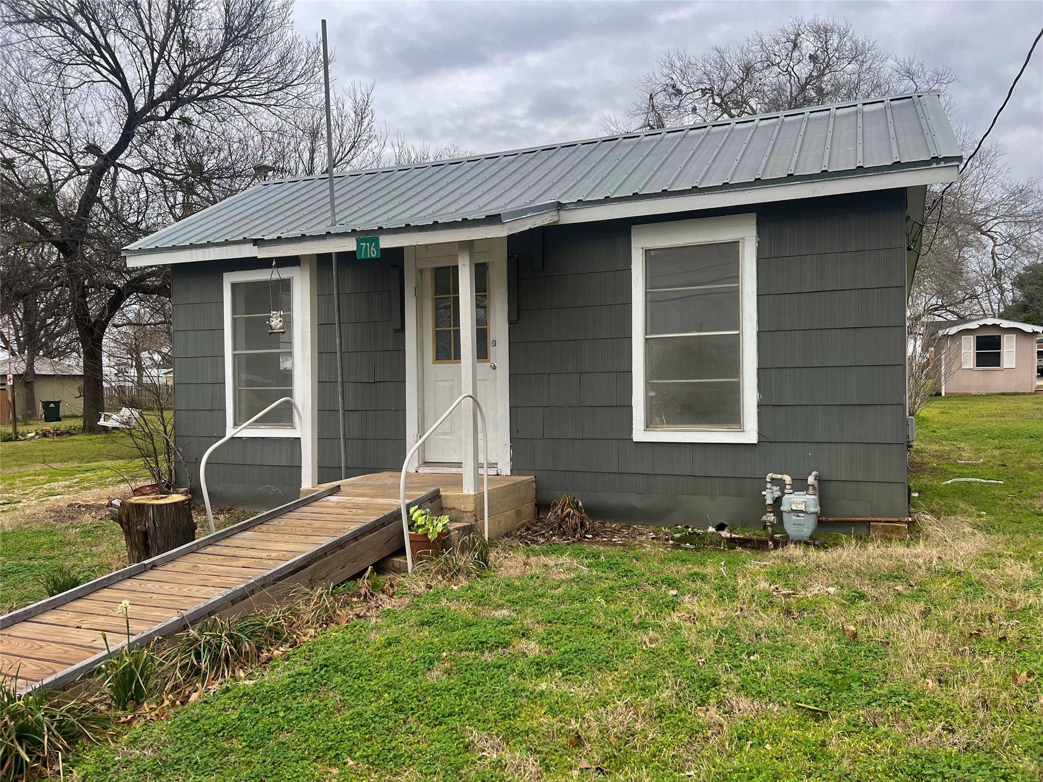 716 N Rockdale ST, Lexington, TX 78947