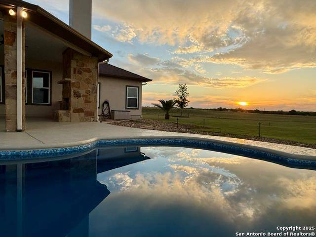 7803 US Highway 181, Falls City, TX 78113