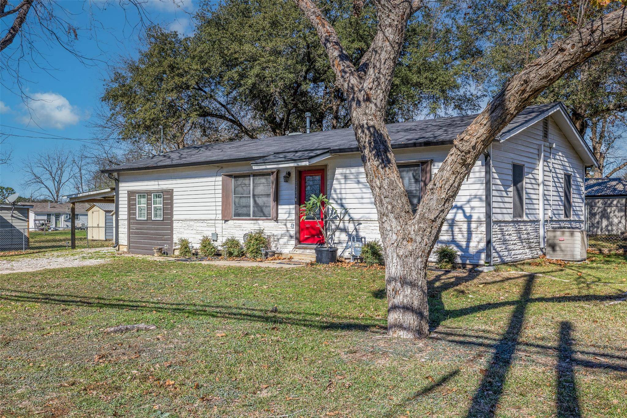 500 N Banks ST, Caldwell, TX 77836
