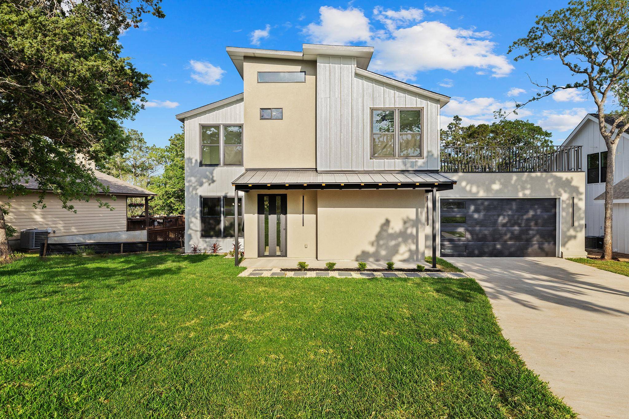 206 Ulupau CIR, Bastrop, TX 78602