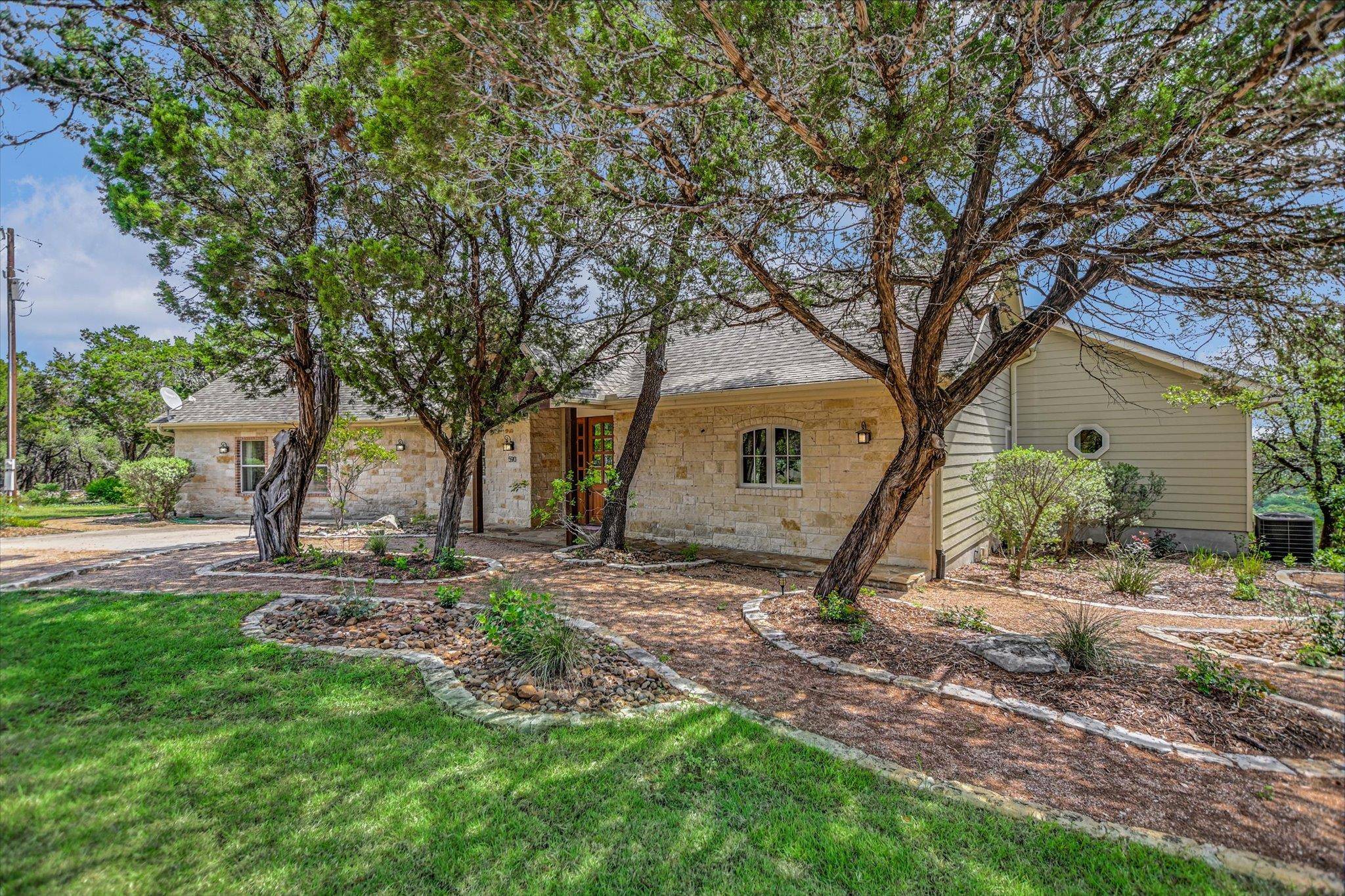 590 Rancho Grande DR, Wimberley, TX 78676