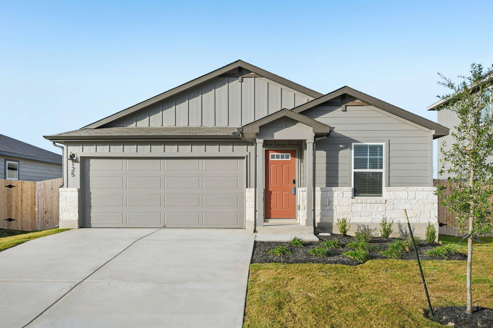 125 Honey Bee RD, Jarrell, TX 76537