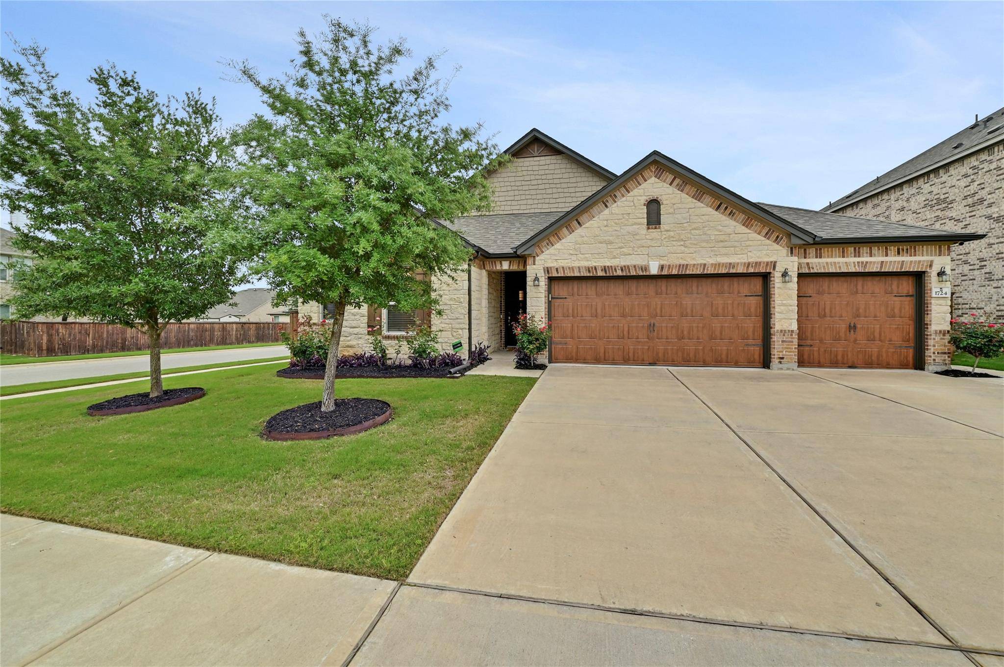 1724 Stinnett DR, Leander, TX 78641