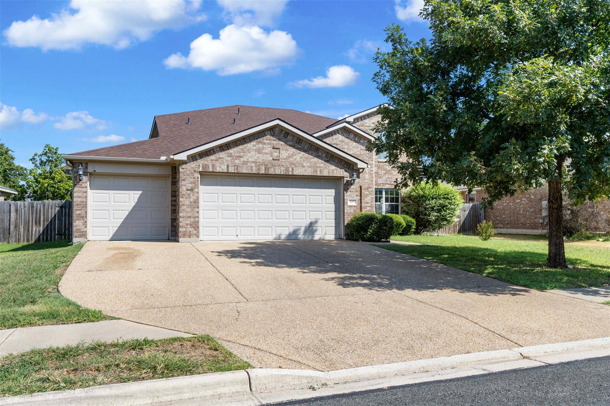 400 Hummingbird LN, Leander, TX 78641