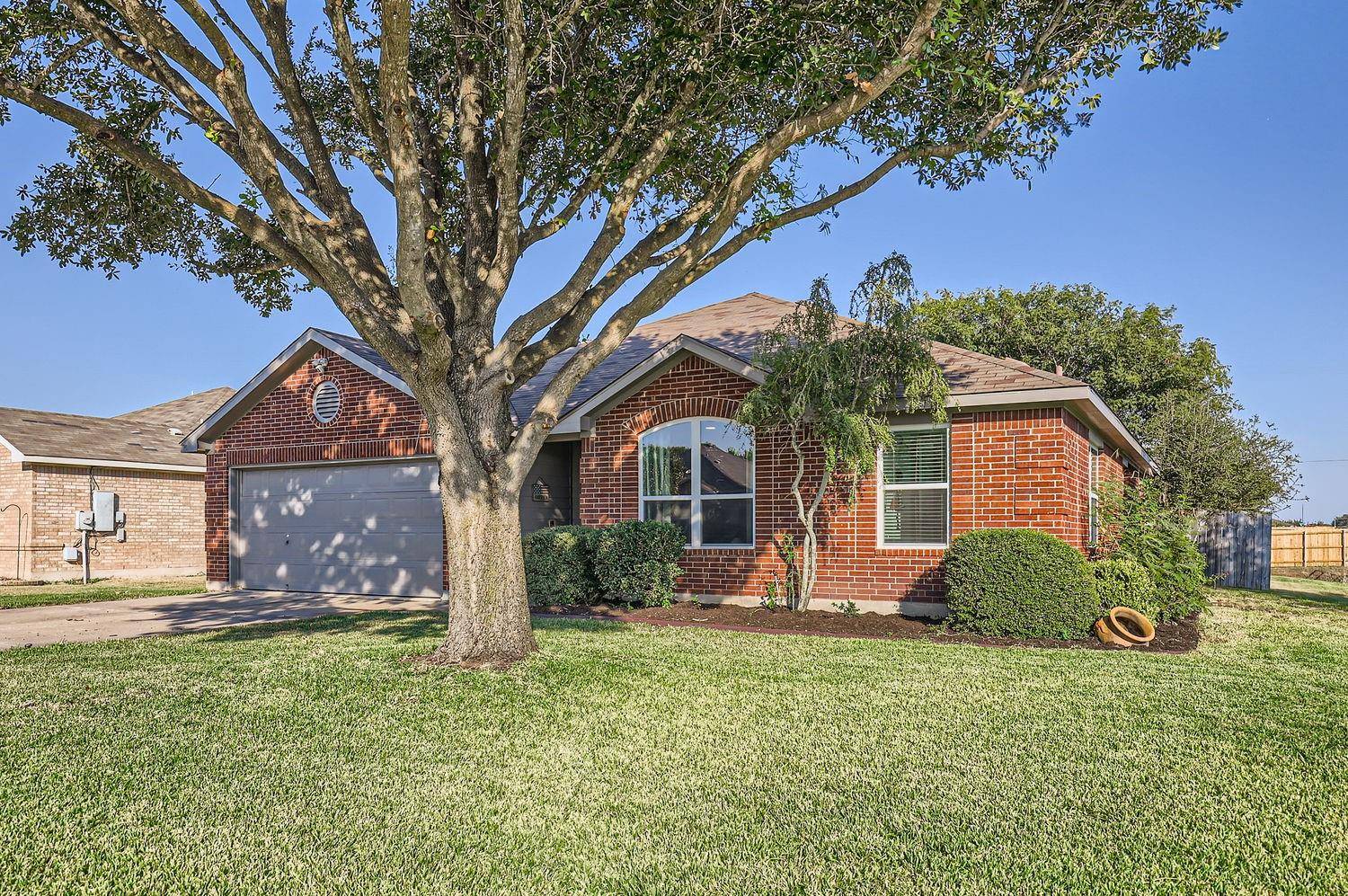 100 Kerley DR, Hutto, TX 78634