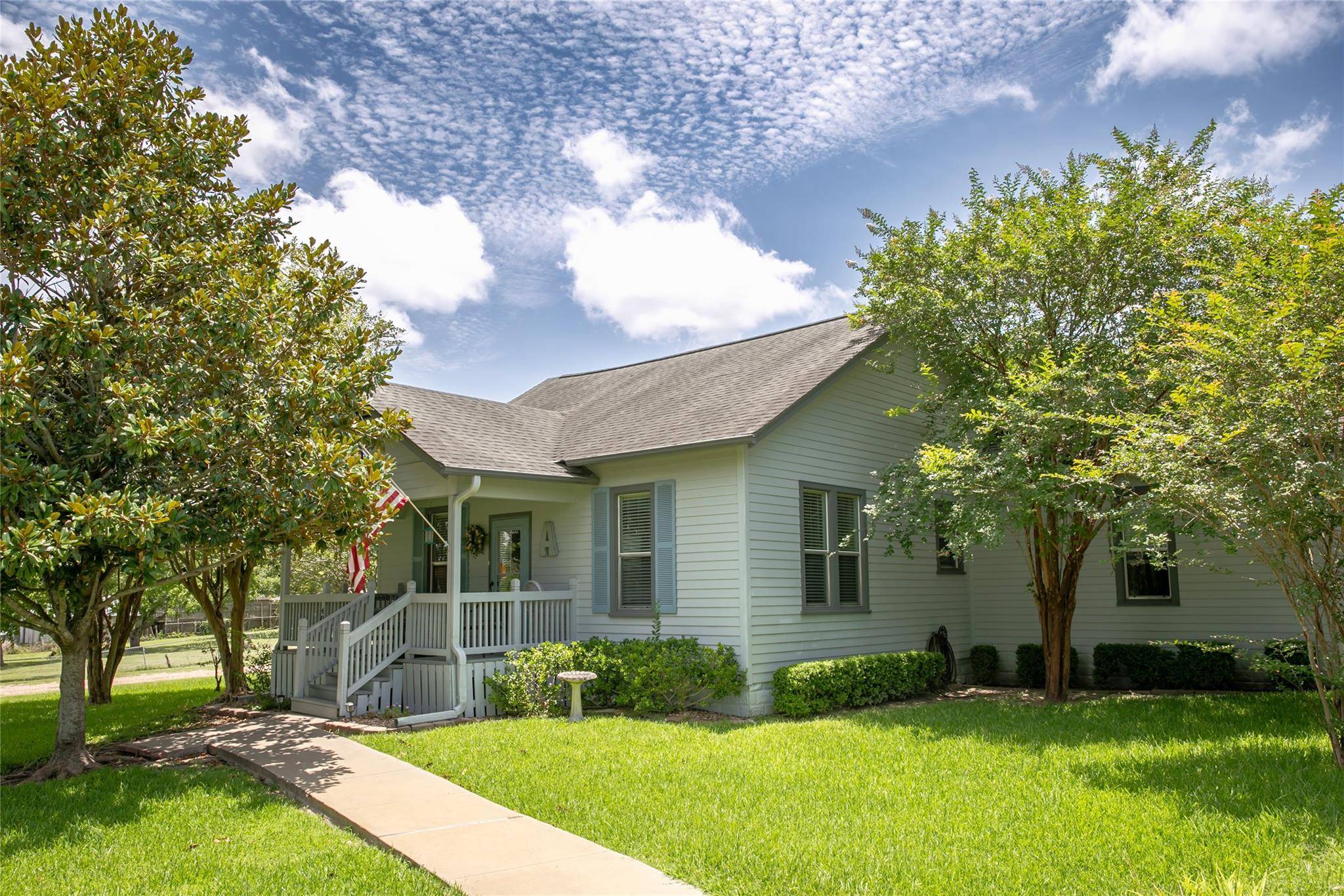 401 N Colorado ST, Burton, TX 77835