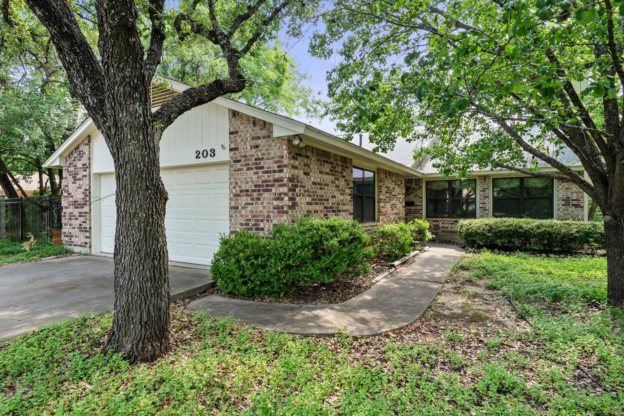 203 Settlers DR, Cedar Park, TX 78613