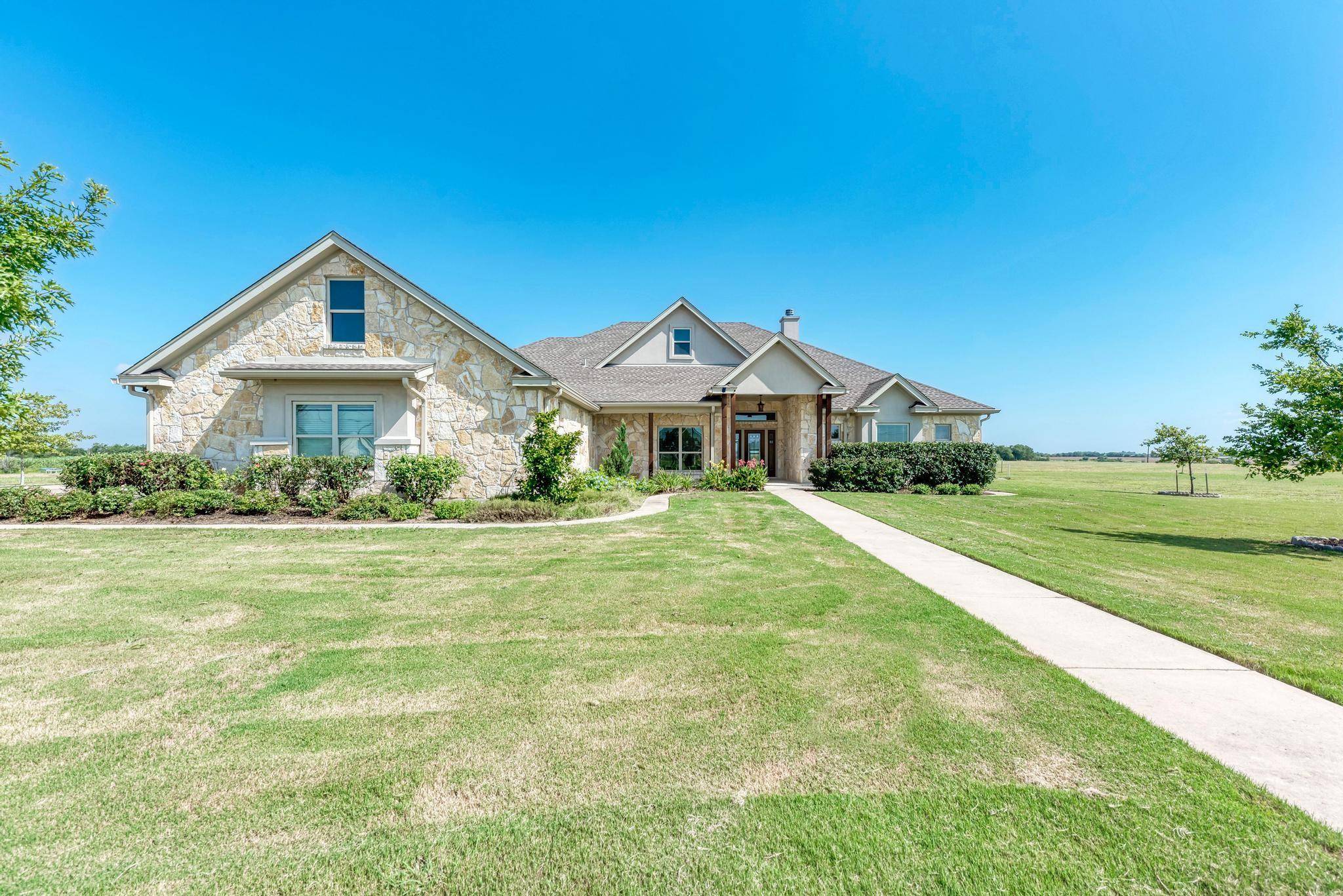 597 County Road 412 RD, Taylor, TX 76574