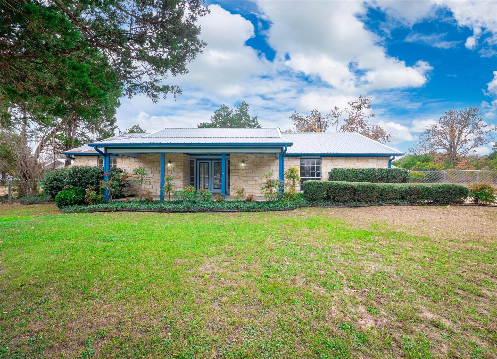 137 Blanket Flower DR, Bastrop, TX 78602