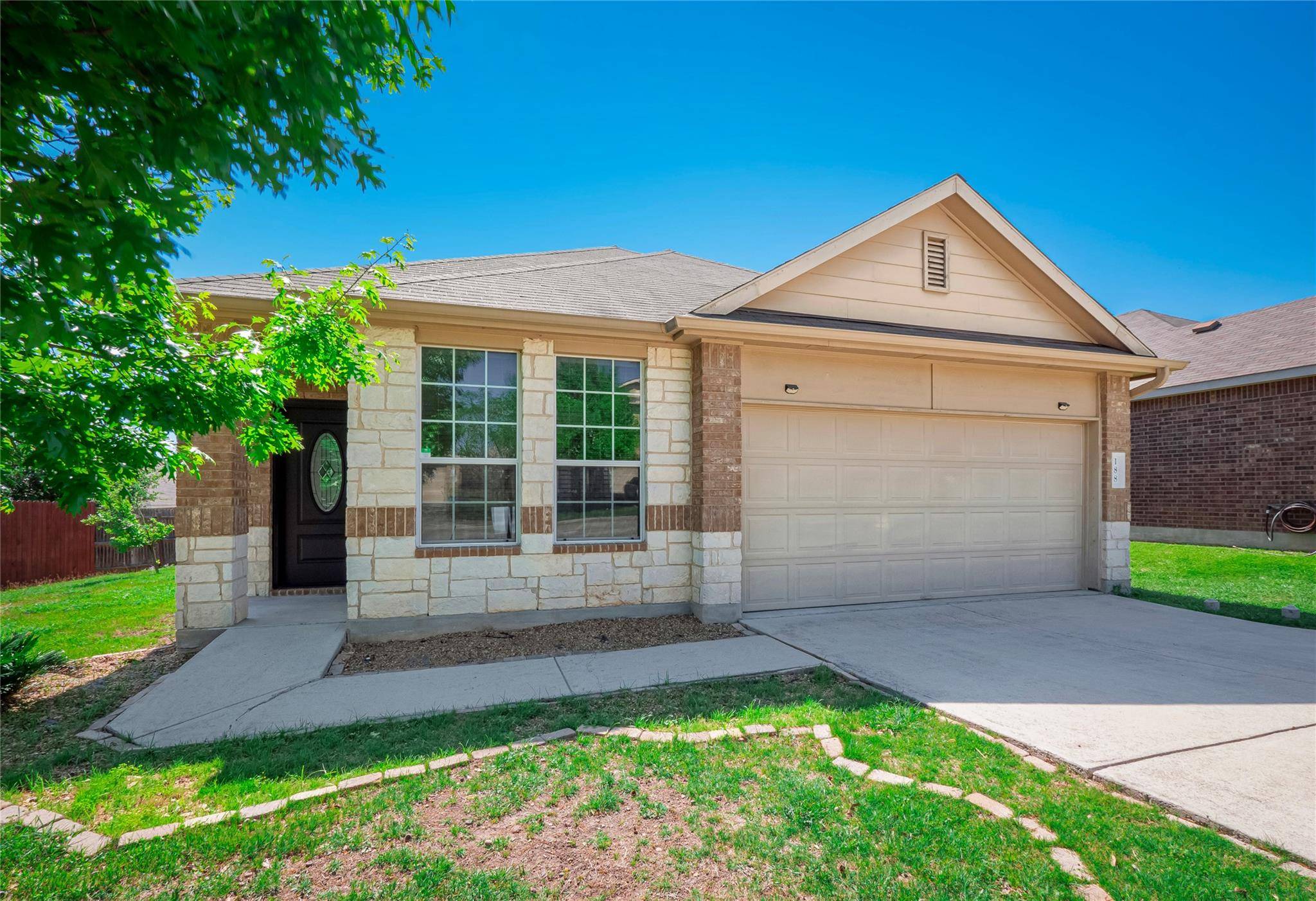 188 Willow Leaf LN, Buda, TX 78610