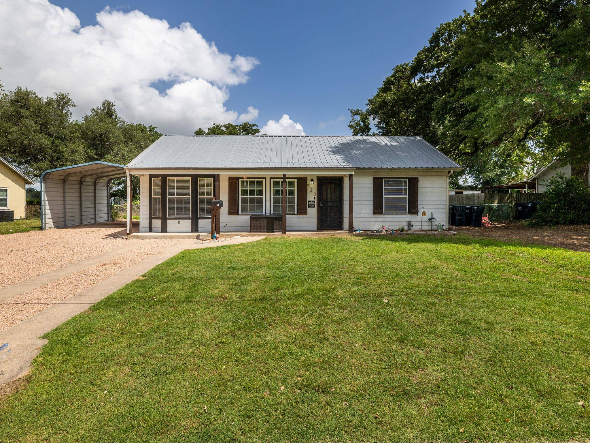 920 Haley Ave, Rockdale, TX 76567