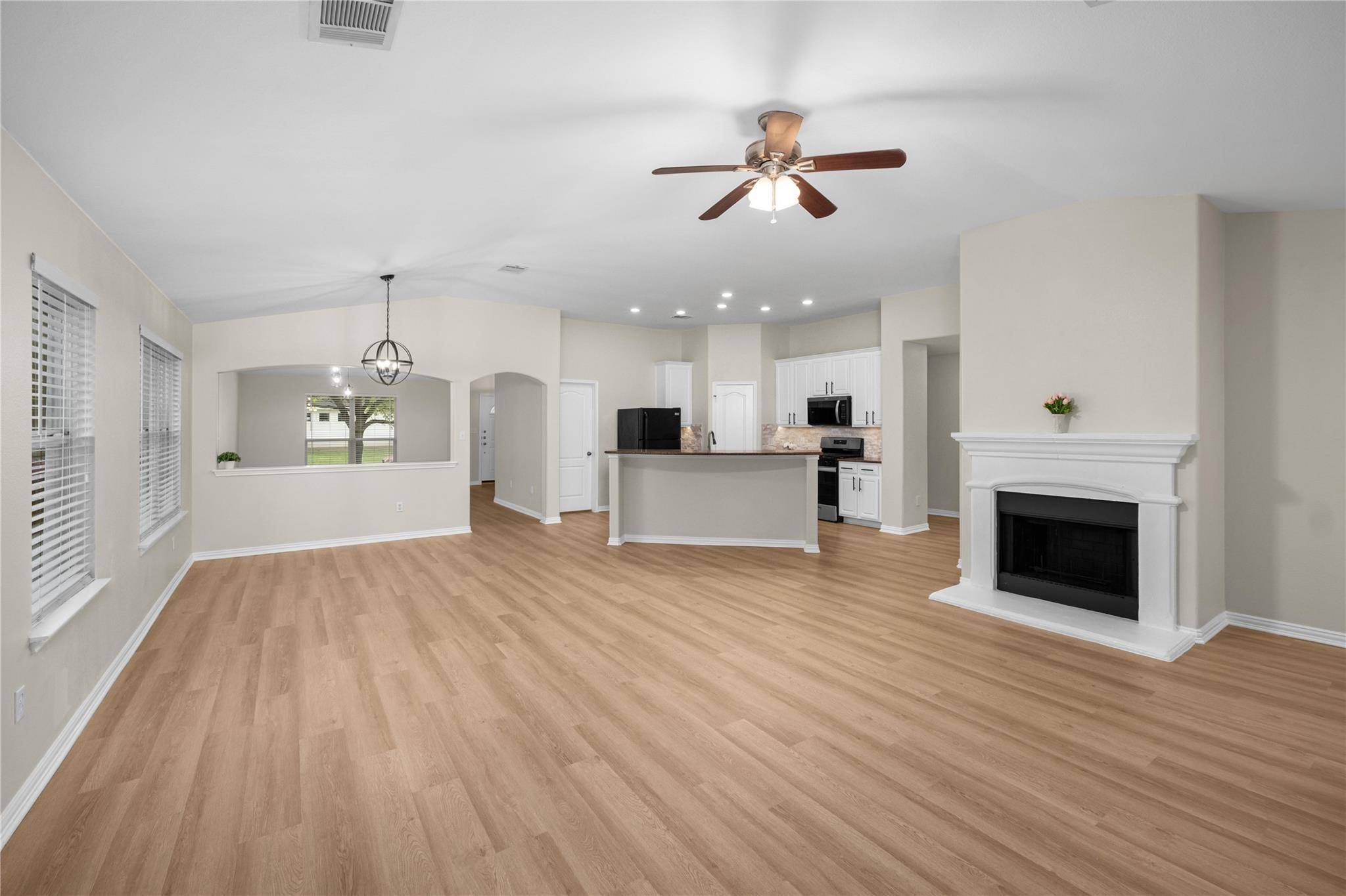 571 Reliance DR, Buda, TX 78610