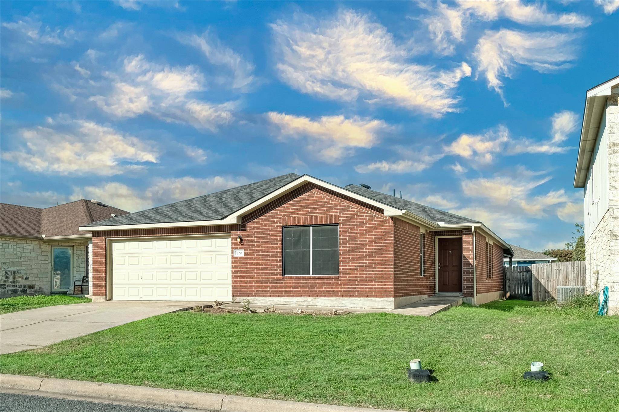 220 Shale DR, Jarrell, TX 76537
