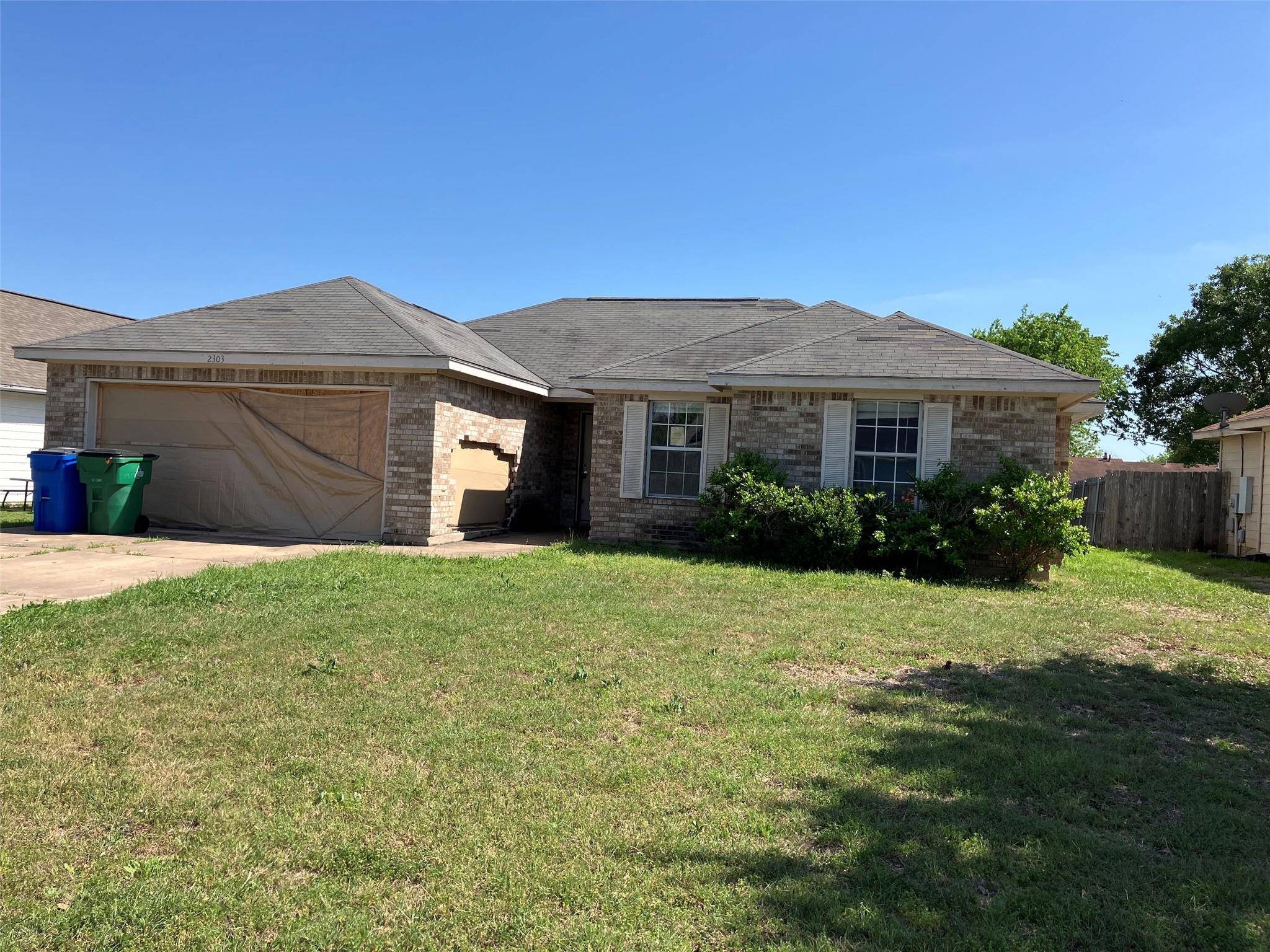 2303 Thomas ST, Taylor, TX 76574