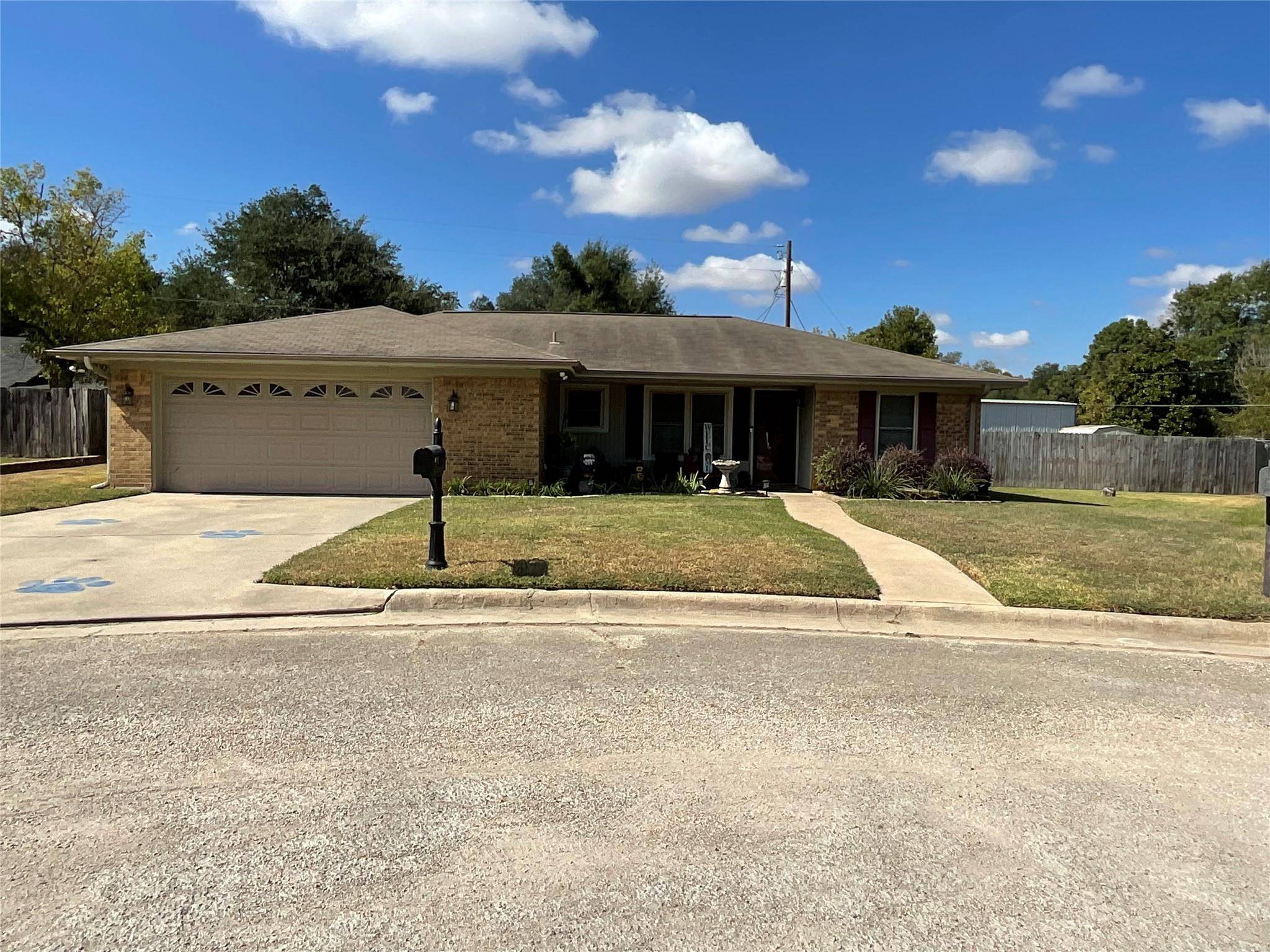 619 E Jackson ST, Rockdale, TX 76567