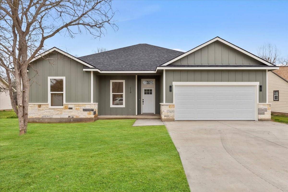 119 E Kikipua LN, Bastrop, TX 78602