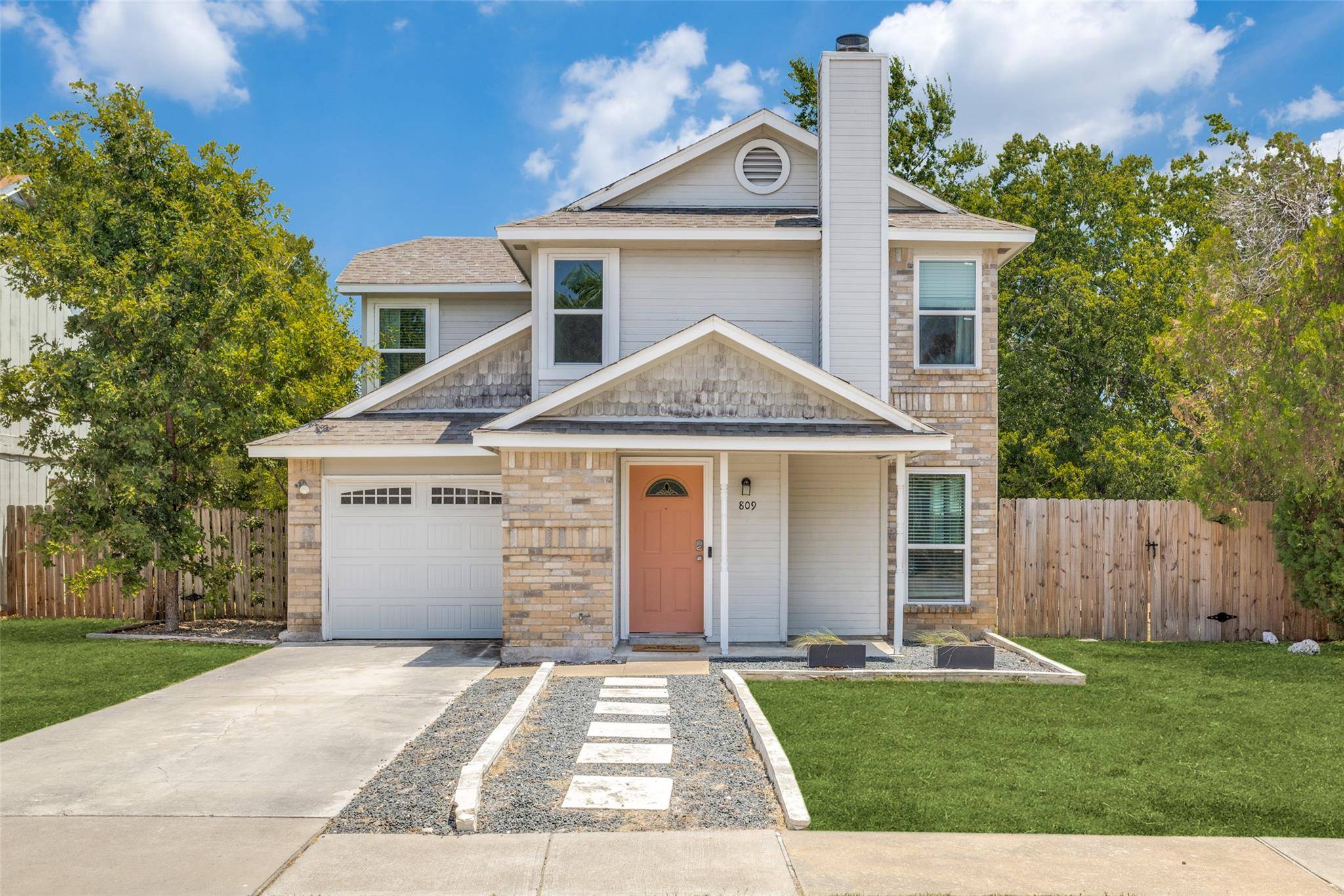 809 Meadowcreek DR, Round Rock, TX 78664