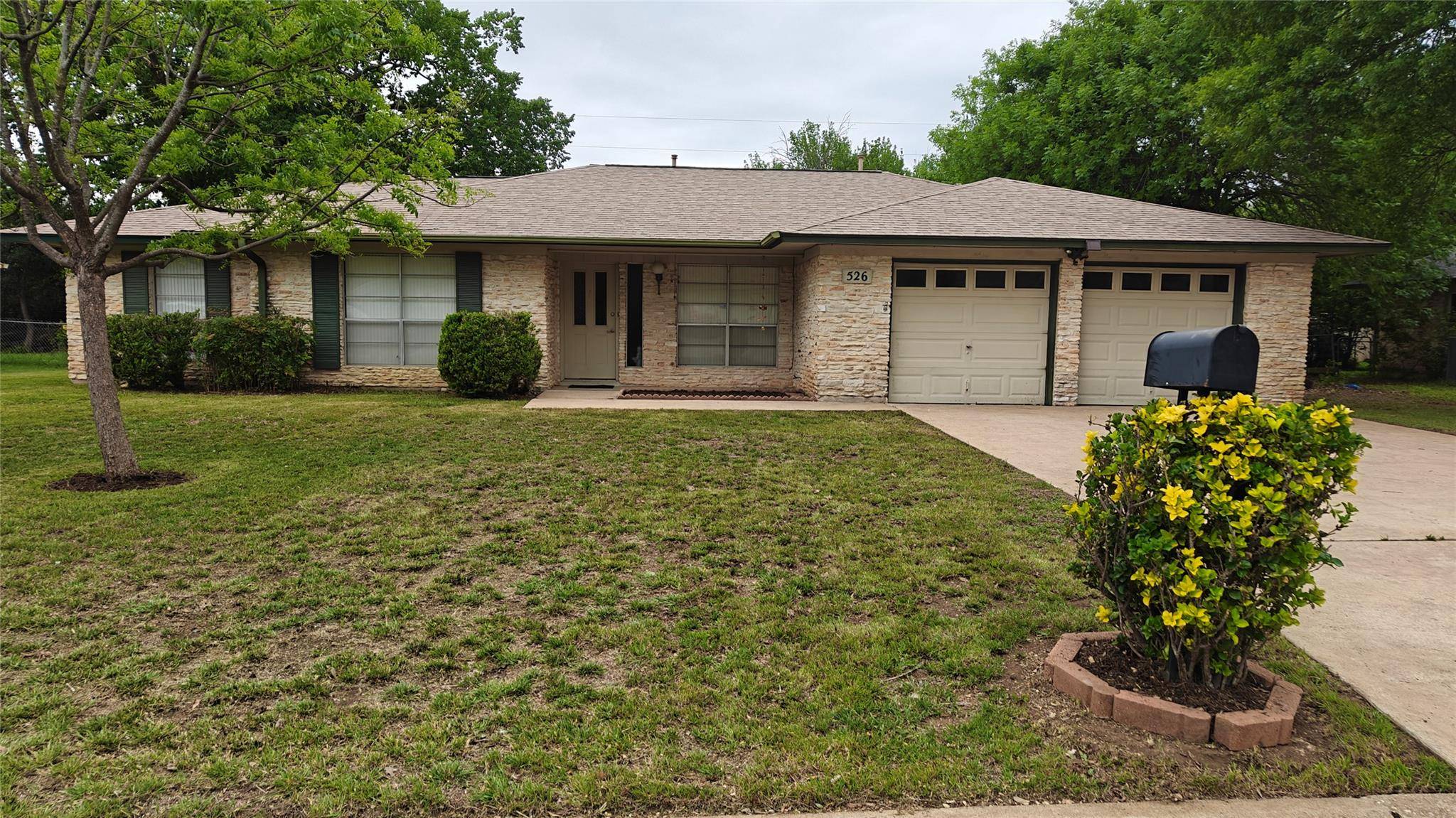 526 Dennis DR, Round Rock, TX 78664