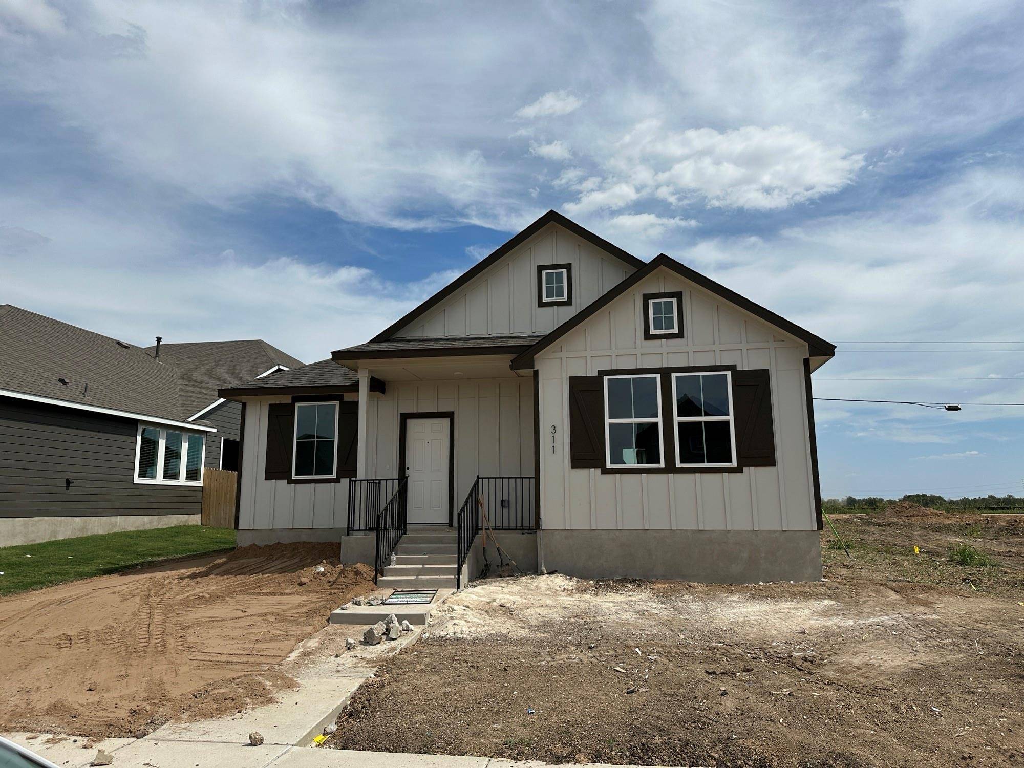 311 Ravens Crest DR, Hutto, TX 78634