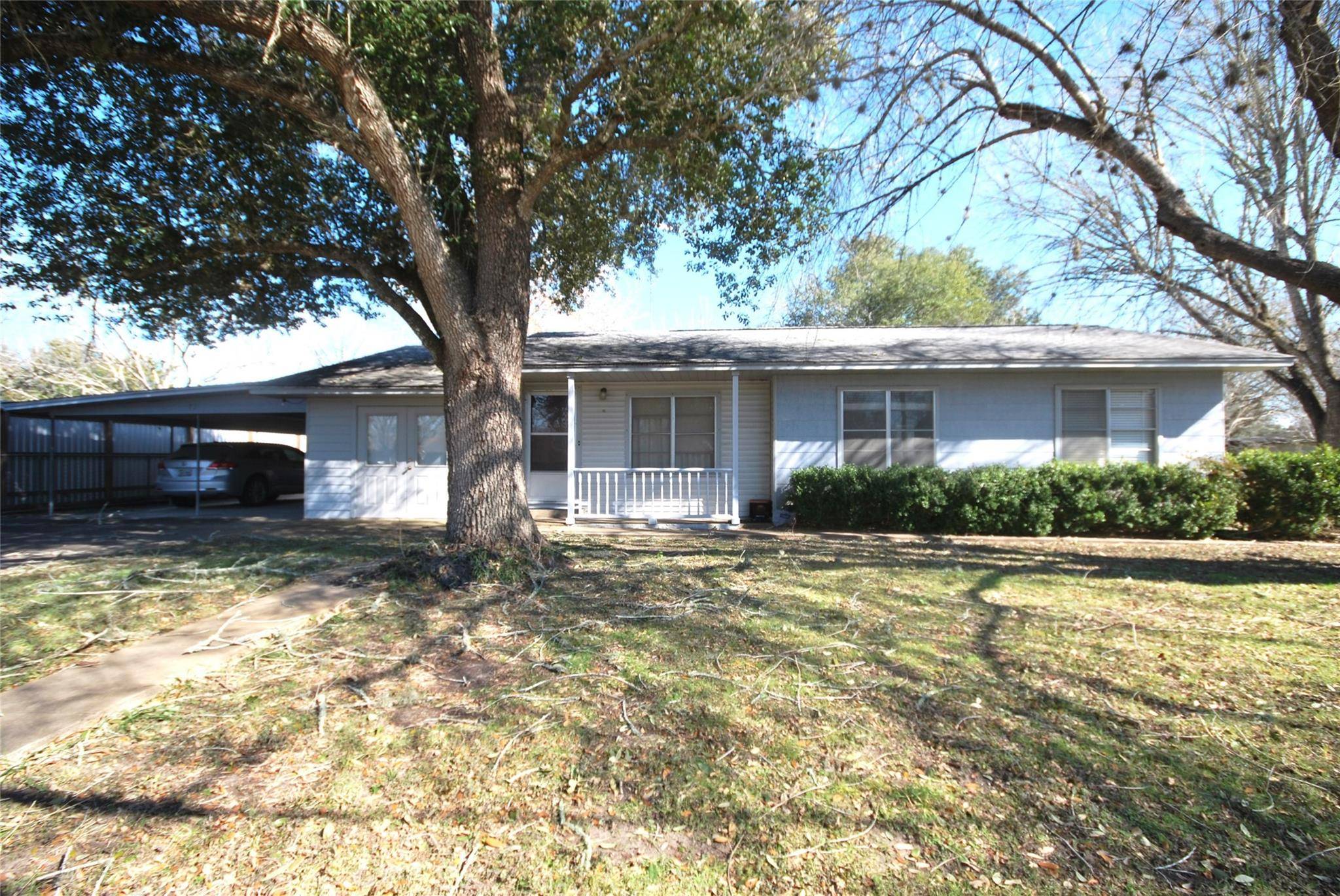 721 S Pecan ST, Moulton, TX 77975