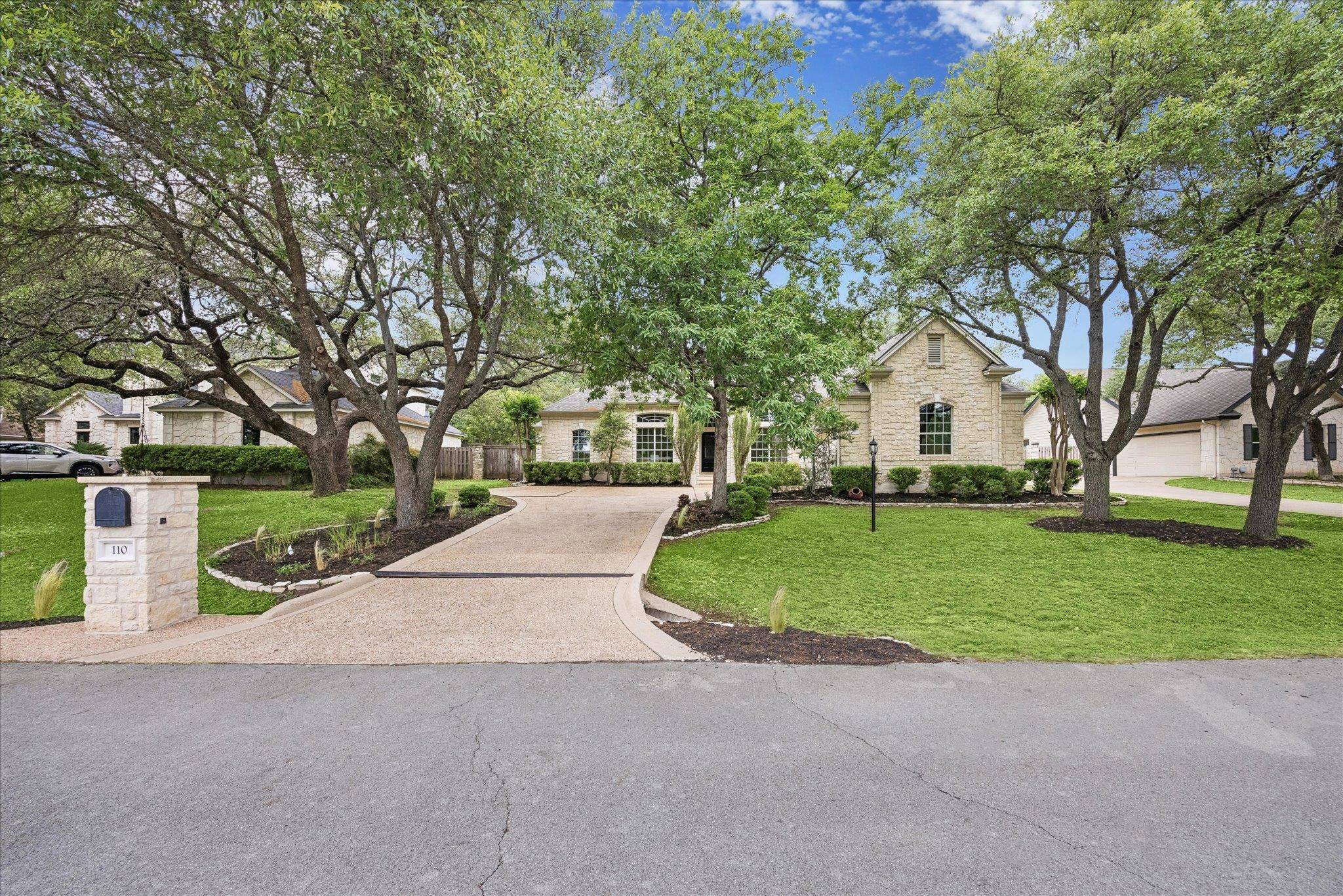 110 Copperleaf RD, Lakeway, TX 78734