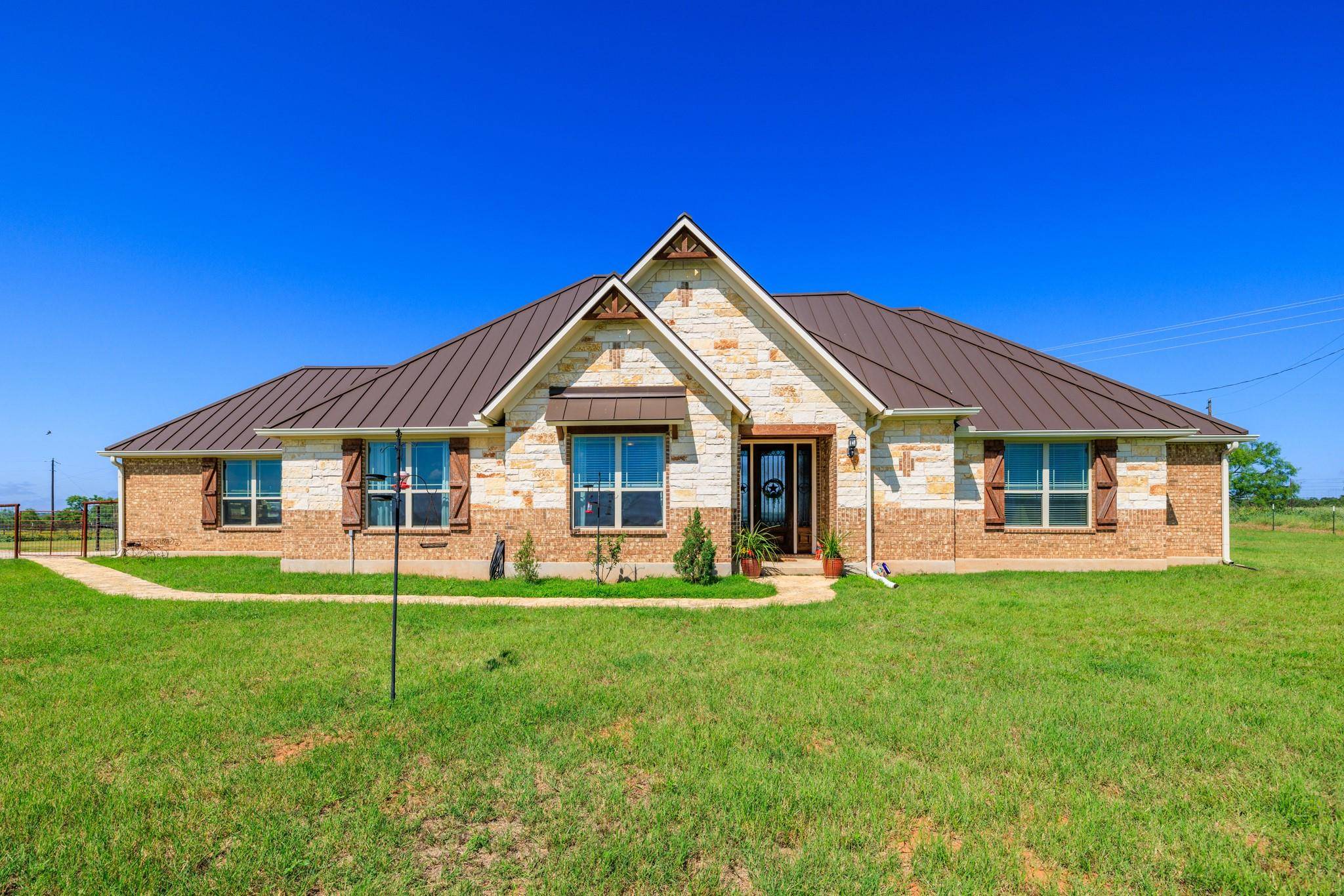 232 Ole Bucks LN, Fredericksburg, TX 78624